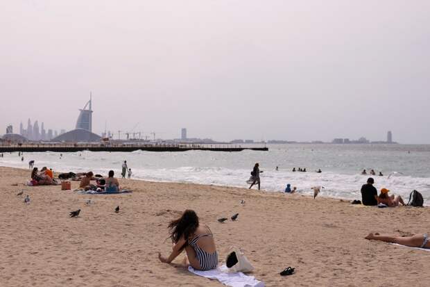 Отелям в Дубае поручили продлить проживание застрявших из-за отмен рейсов туристов