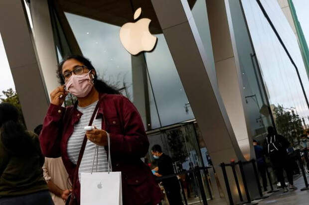 Apple отменяет масочный режим в своих магазинах в США
