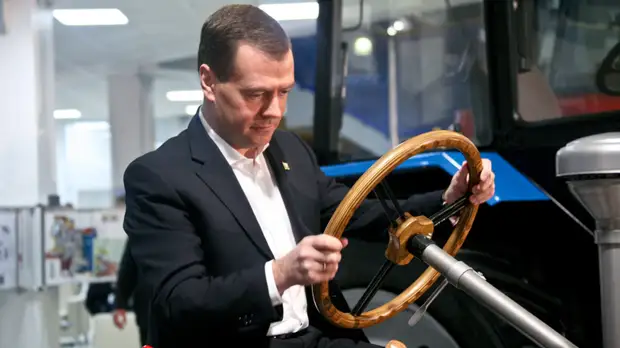 Зампредседателя СБ Медведев заявил, что в России не будет коллапса из-за санкций