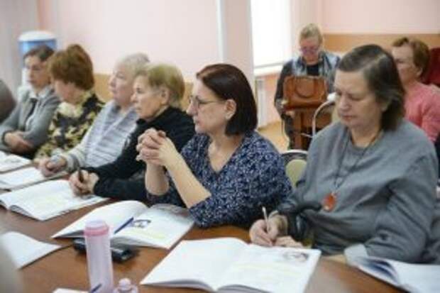 Встреча с художником прошла в центре соцобслуживания района. Фото: архив, «Вечерняя Москва»