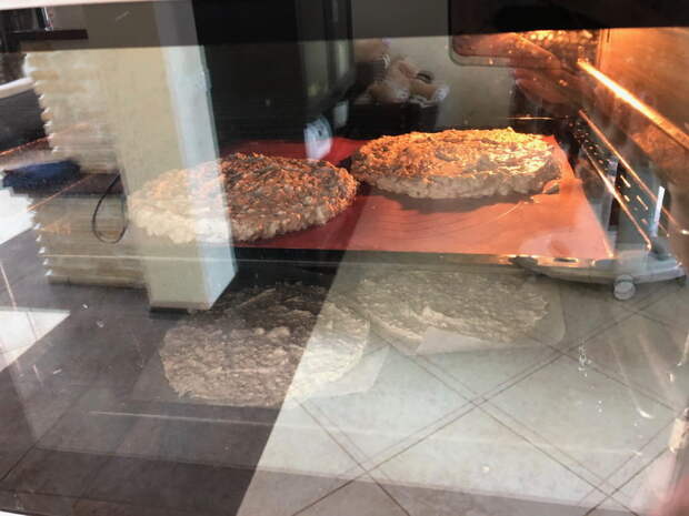 Торт «Москва» на День Рождение, вкус не отличить от покупного и гостям очень понравился