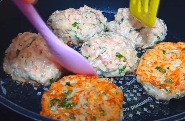 Больше никаких обычных драников. Рецепт из моего детства: вкусные картофельные котлеты