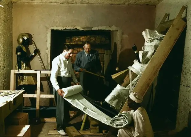 Камбоджа. Храм Байон в Ангкор-Томе - столице кхмерской империи - до реконструкции.