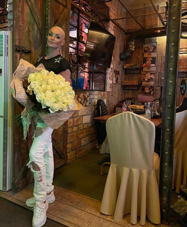 Анастасия Волочкова снова взъелась на соседей и попросила не лезть ей в трусы