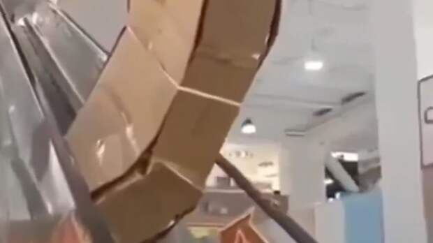 Сотрудник DNS, который разбил телевизор за 400 тысяч рублей, получил гематомы