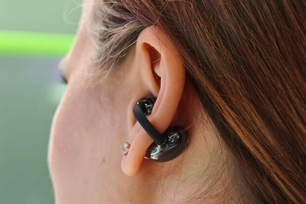 Врач Кастыро: накладные или костные наушники меньше всего вредят слуху