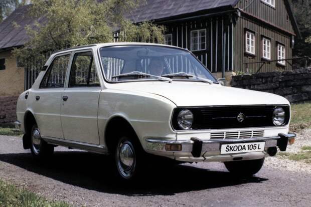 За год до снятия с конвейера семейства 100/110, в 1976 году, компания Skoda представила новую линейку заднемоторных моделей – 105, 120 и 125. заднемоторная компоновка, седан