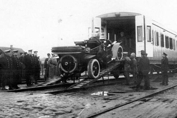 Автосалон в Санкт-Петербурге 1913 года автовыставка, автосалон, ретро фото