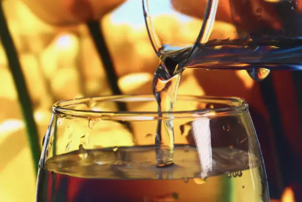 Терапевт Голубенко посоветовала отказаться от уринотерапии, растирания и других видов народной медицины