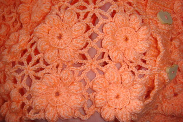Вязание: кофточка "пухлые цветочки" (вязание крючком) ФОТО #1
