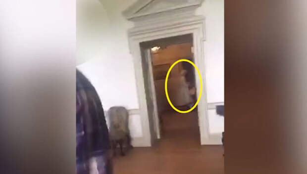 В старом особняке сняли на видео привидение погибшей в огне горничной В старом особняке сняли на видео привидение погибшей в огне горничной