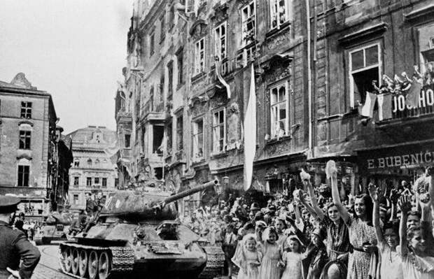 Как чехи встречали советских солдат в мае 1945 года Как чехи встречали советских солдат в мае 1945 года