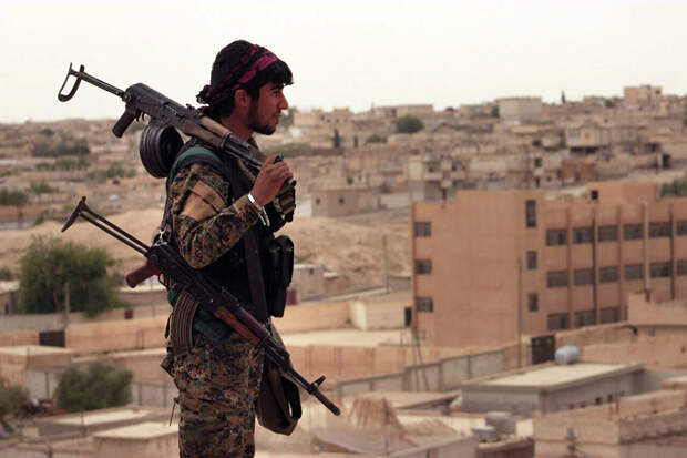 Курдские СДС взяли контроль над тюрьмой с боевиками ИГ* в Сирии