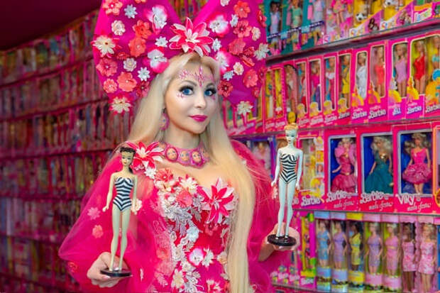 Русская Барби собрала более 11000 кукол Барби стоимостью более одного миллиона долларов