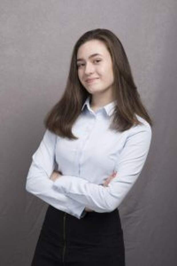 Елизавета планирует поступать на биофак МГУ / Фото: Компания «Суперальбом»