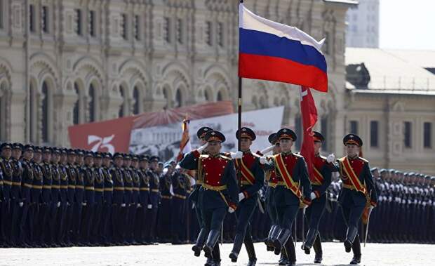Знаменная группа во время военного парада в ознаменование 75-летия Победы в Великой Отечественной войне