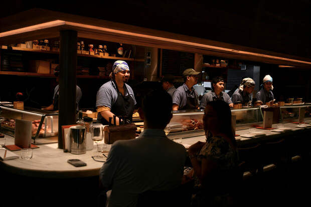 Американцы экономят на всем, но не на ресторанах. Рынок труда фиксирует рекорд