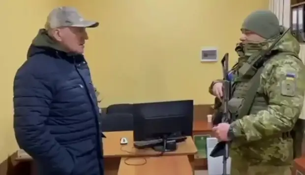 Безоружный посол Белоруссии преподал урок украинскому пограничнику при попытке устроить "клоунаду"