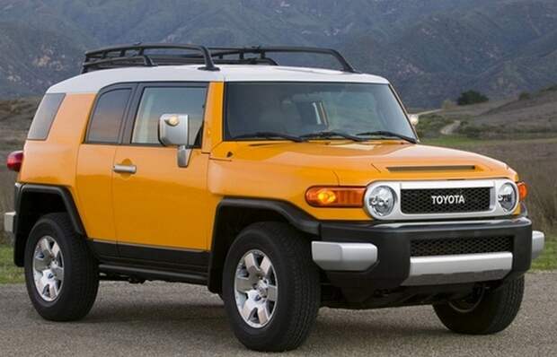 Автомобиль Toyota FJ Cruiser.