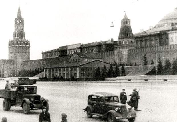 Как советские художники и архитекторы прятали Москву от фашистских бомбардировщиков