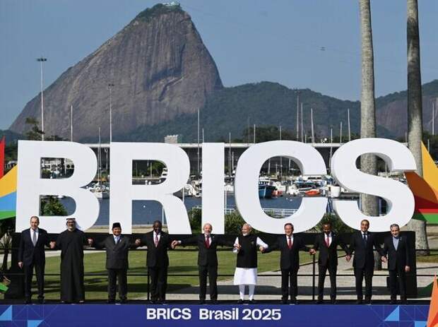 Трамп поссорился не с теми: Штаты толкают мир в объятия России и Китая