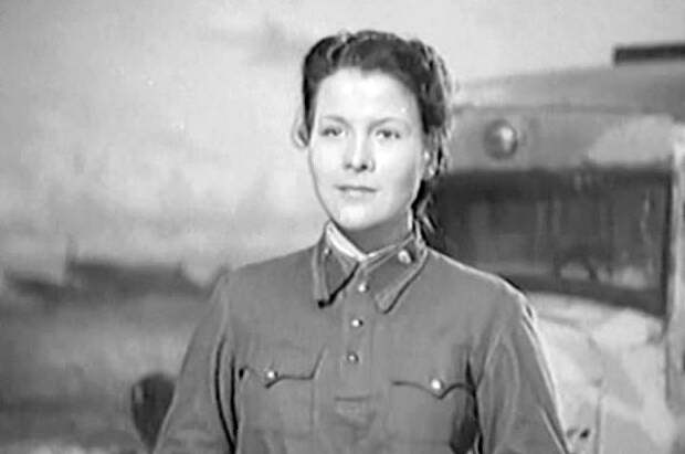 Нина Мазаева в фильме «Небо Москвы», 1944 год.