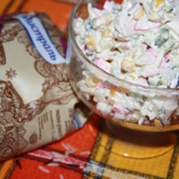 Рисовый салатик с крабовыми палочками