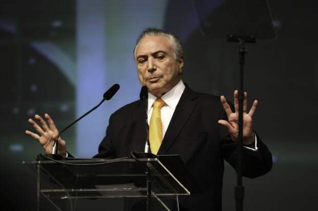 В Бразилии депутаты призвали к импичменту президента