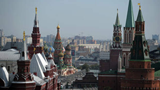 Вид на Красную площадь с крыши отеля Ritz-Carlton в Москве. Архивное фото
