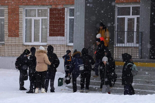 Для одних — учёба, для других — отдых: в Челябинске разделили школьные смены