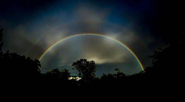 Потрясающе красивые фото ночной радуги со всех уголков планеты: как такое возможно