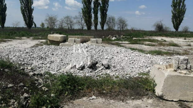 Житель Джанкоя разбил бетонные столбы, чтобы украсть металлолом