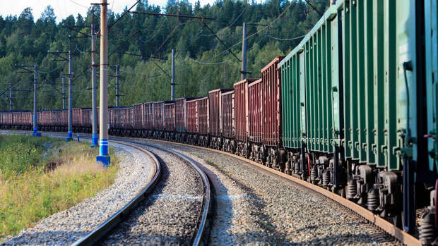 Путин рассказал, как будет развиваться железная дорога в России на Черном и Каспийском море