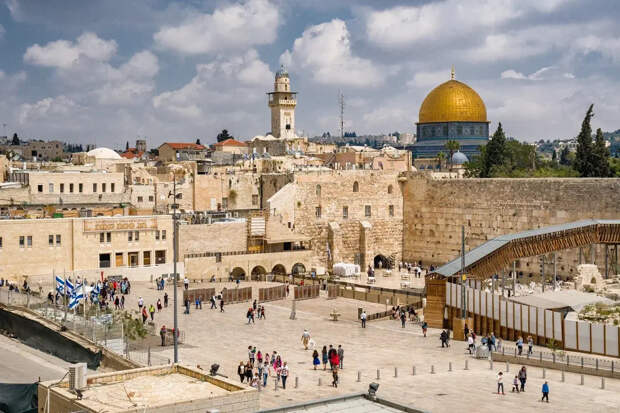 Светящийся лик сняли у храма Вознесения в Иерусалиме: паломники говорят о чуде