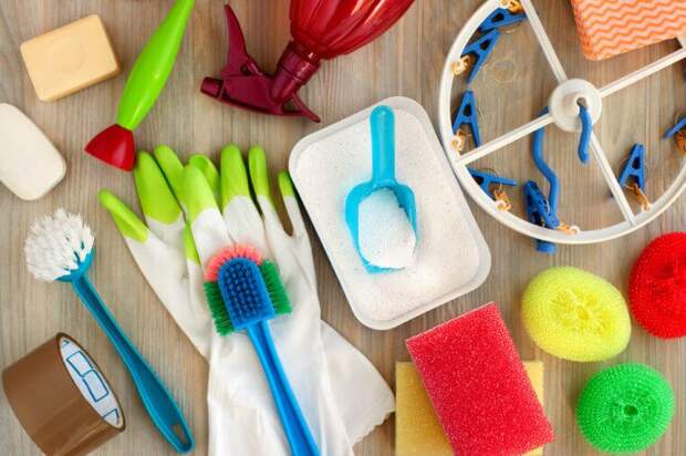 Household utensils for hygiene and cleanliness. Washing powder, clothespins, rubber gloves, brushes are household items. View from above. House utensils of different kinds. Hygiene products for home.
