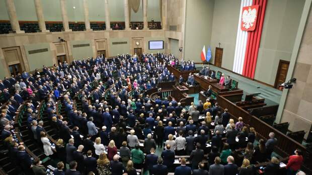 Белорусский аналитик Сыч: Польша с помощью войны хочет избежать ответа перед судом в Гааге