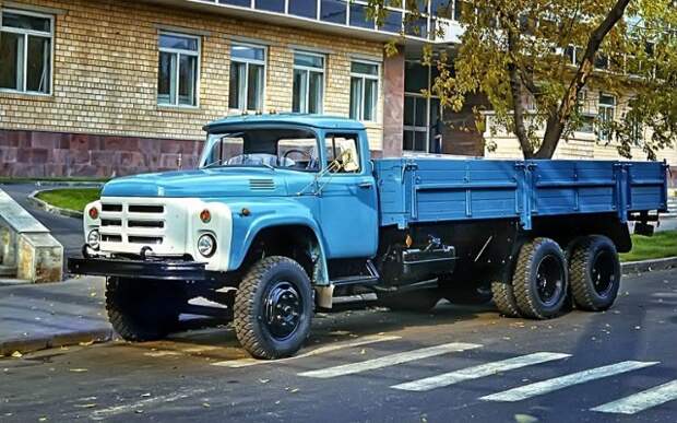 ЗИЛ-130: вспоминаем жизненный путь легендарного грузовика ЗИЛ-130: вспоминаем жизненный путь легендарного грузовика