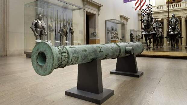 В зале музея Метрополитен (metmuseum.org)