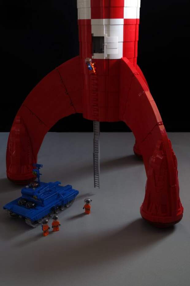 Destination Moon in this massive LEGO Tintin rocket that’s almost 5 feet tall1