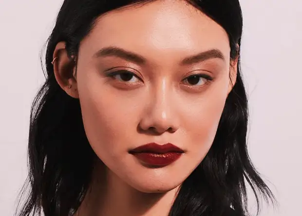 Спелая вишня, оранжевый, винил: 9 оттенков помады, которые будут в моде этим летом