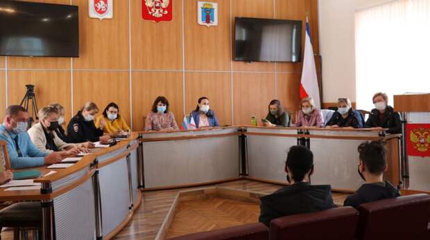В Феодосии состоялось очередное заседание комиссии по делам несовершеннолетних и защите их прав