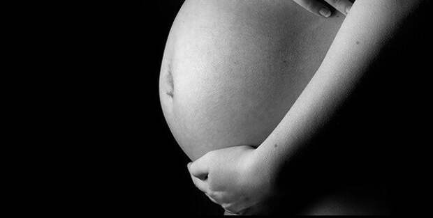 Если у беременной женщины происходит повреждение какого-либо органа, зародыш начинает выделять стволовые клетки, которые помогают органу восстановиться