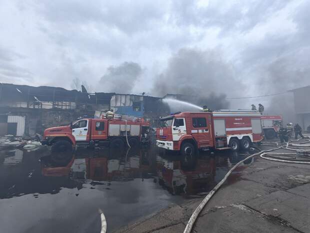 Прокурорская проверка стартовала из-за крупного пожара на складе в Чите