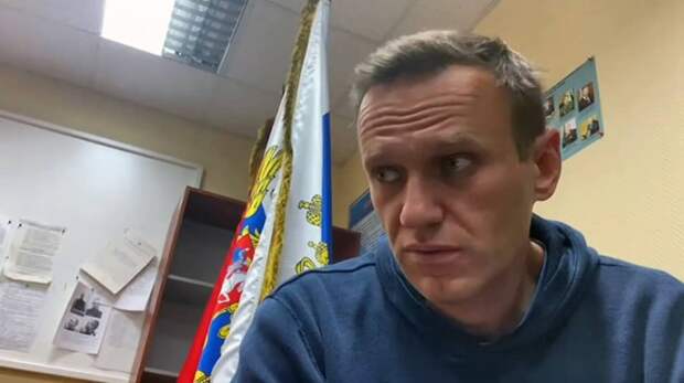 Навальный становится ближе к "людской массе" ...