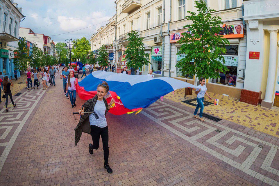 Порошенко пообещал водрузить флаг над Крымом