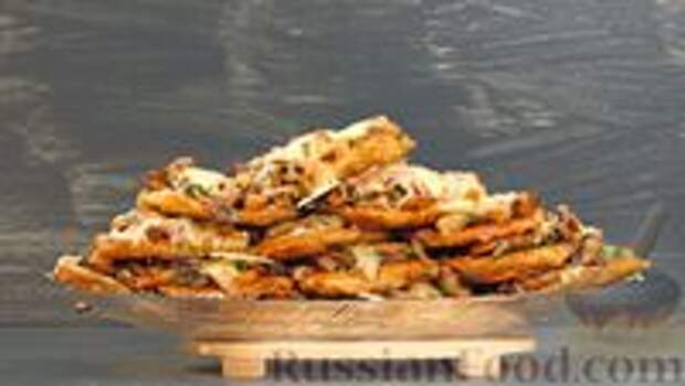 Фото к рецепту: Драники с грибами и сыром