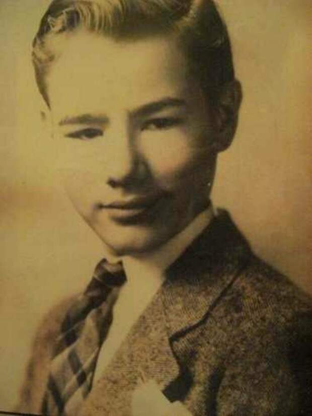 17. Энди Уорхол, 8 лет (1936 г.) интересное, люди, фотографии