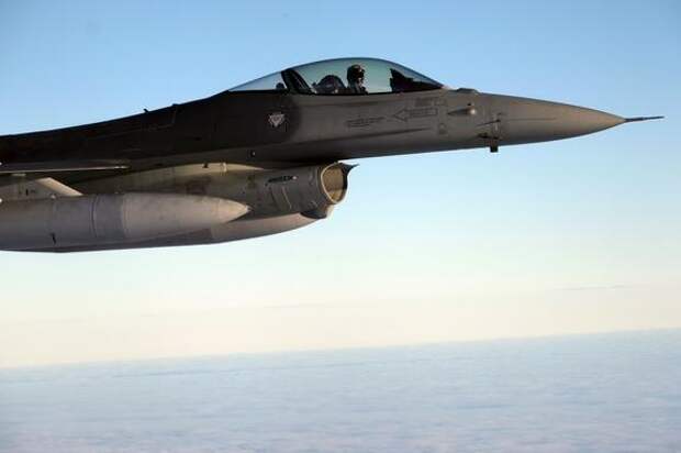 Американский пилот F-16 Ден Гемптон заявил, что он и много других летчиков США готовы принять участие в конфликте на Украине