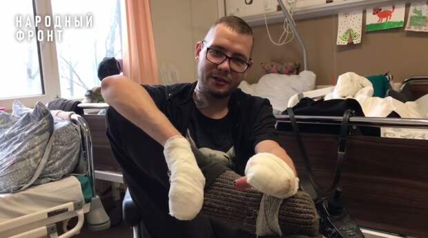 «Народный фронт» Петербурга передал кресло-коляску с электроприводом ветерану боевых действий