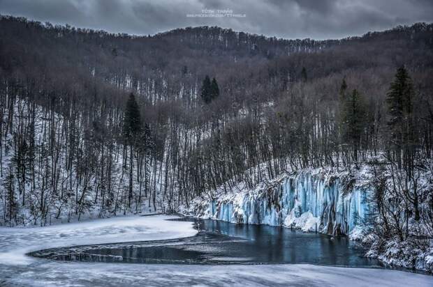 Тысячи замерзших водопадов национального парка "Плитвицкие озера" водопад, плитвицкие озера, хорватия